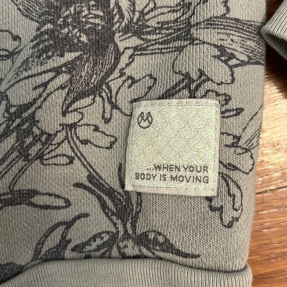 NWOT Maaji Long Sleeve Ditsy Sweatshirt - Picture 6 of 7